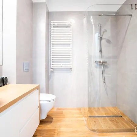 Perfect View - Widok W Ilawie Garaz Podziemny, Winda, Netflix Илава